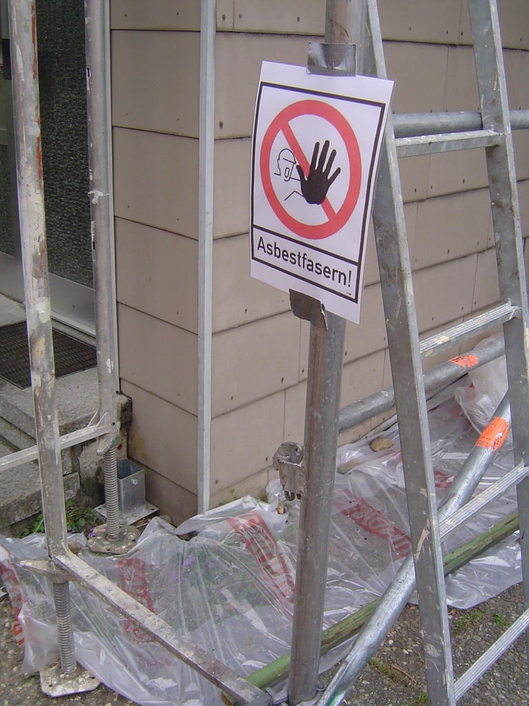 LINDENTHAL Umweltdienstleistungen: Abbau asbesthaltiger Fassadenverkleidung