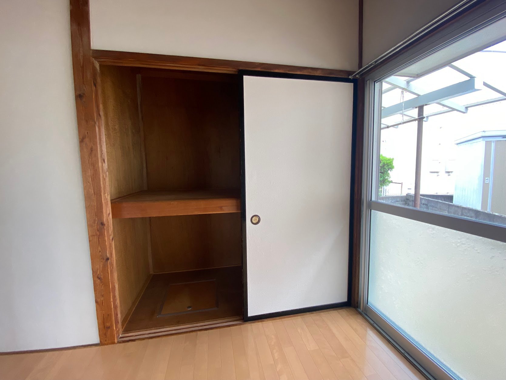 南西側6帖洋室の収納
