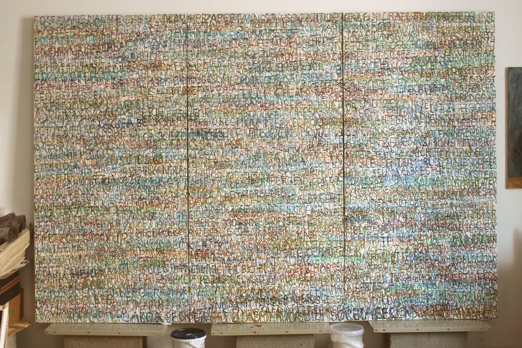 Eva Hradil, FARBaufWEISS, Zustandsbild mit 900 Namen