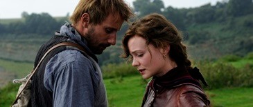 "Loin de la foule déchainée"