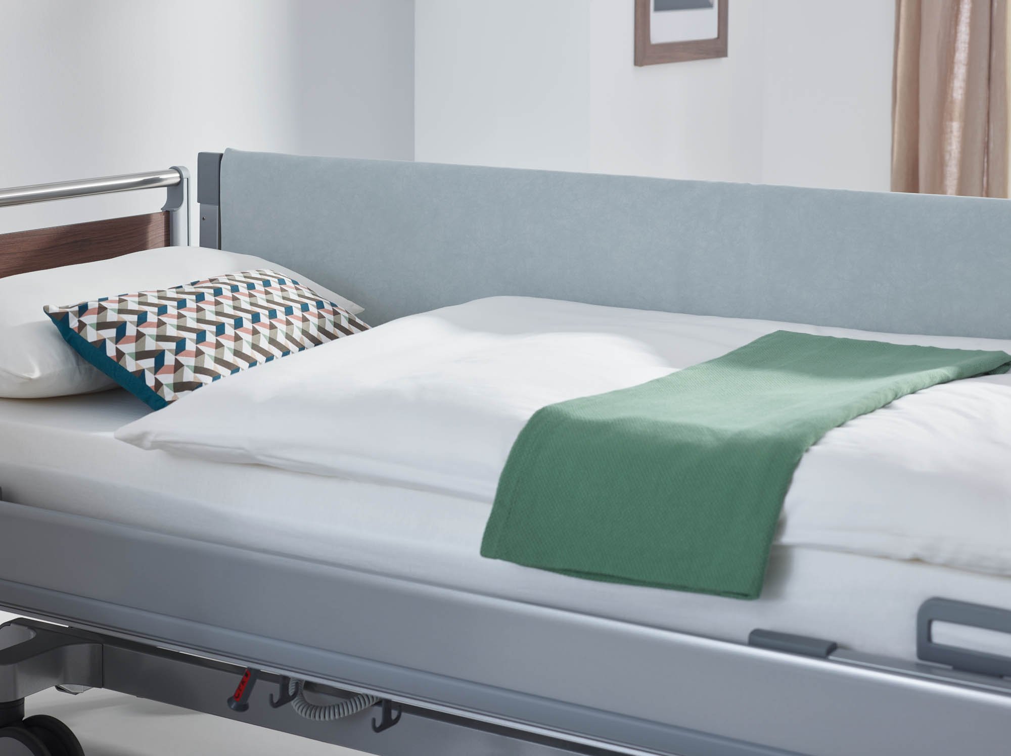 Auch für durchgehende Seitensicherungen über die gesamte Bettseite bieten wir Schaumlederbezüge an