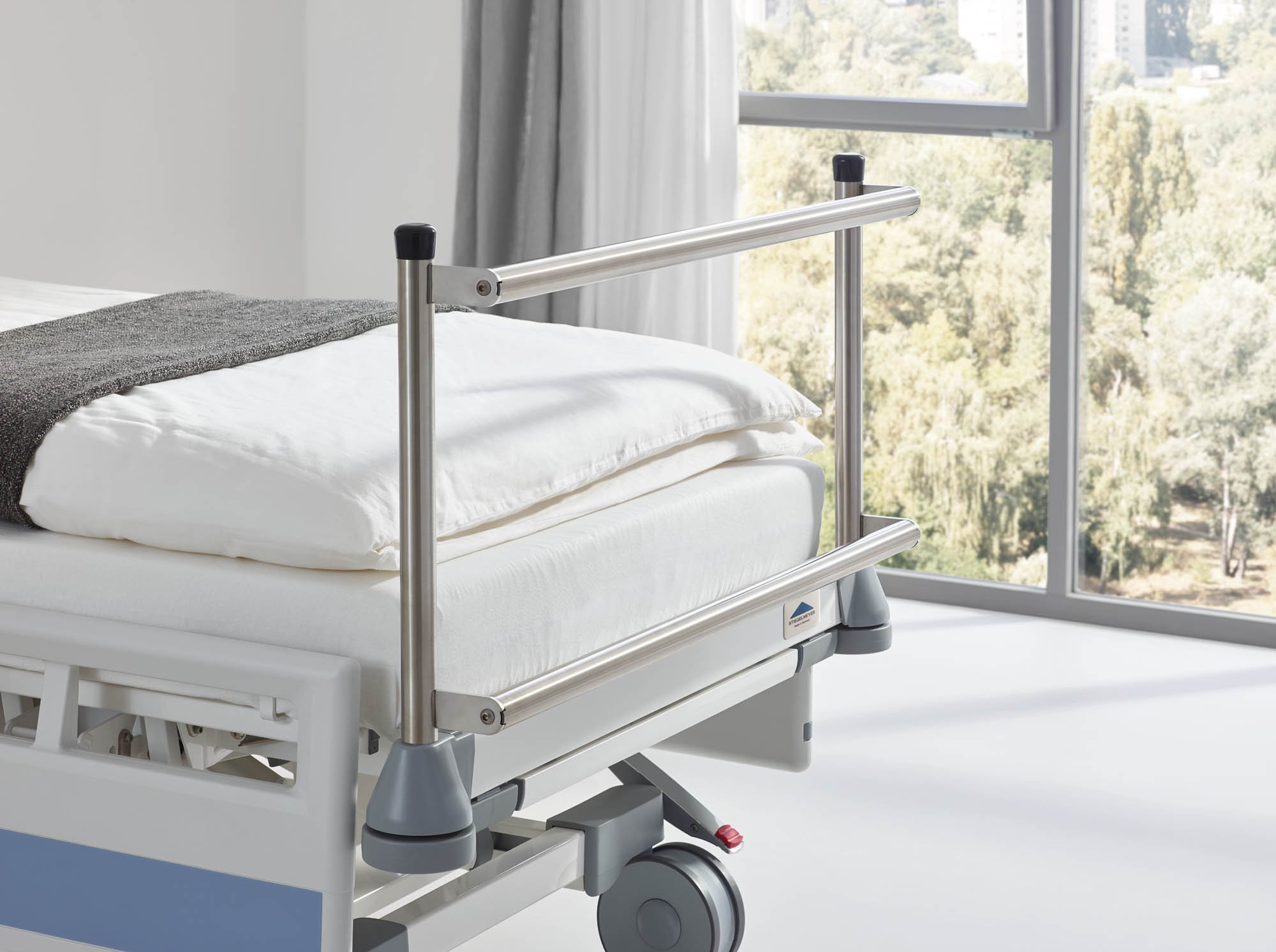 Am Extensionshaupt können z. B. Lochstabsysteme zur Lagerung von Extremitäten in der Unfallchirurgie angebracht werden.