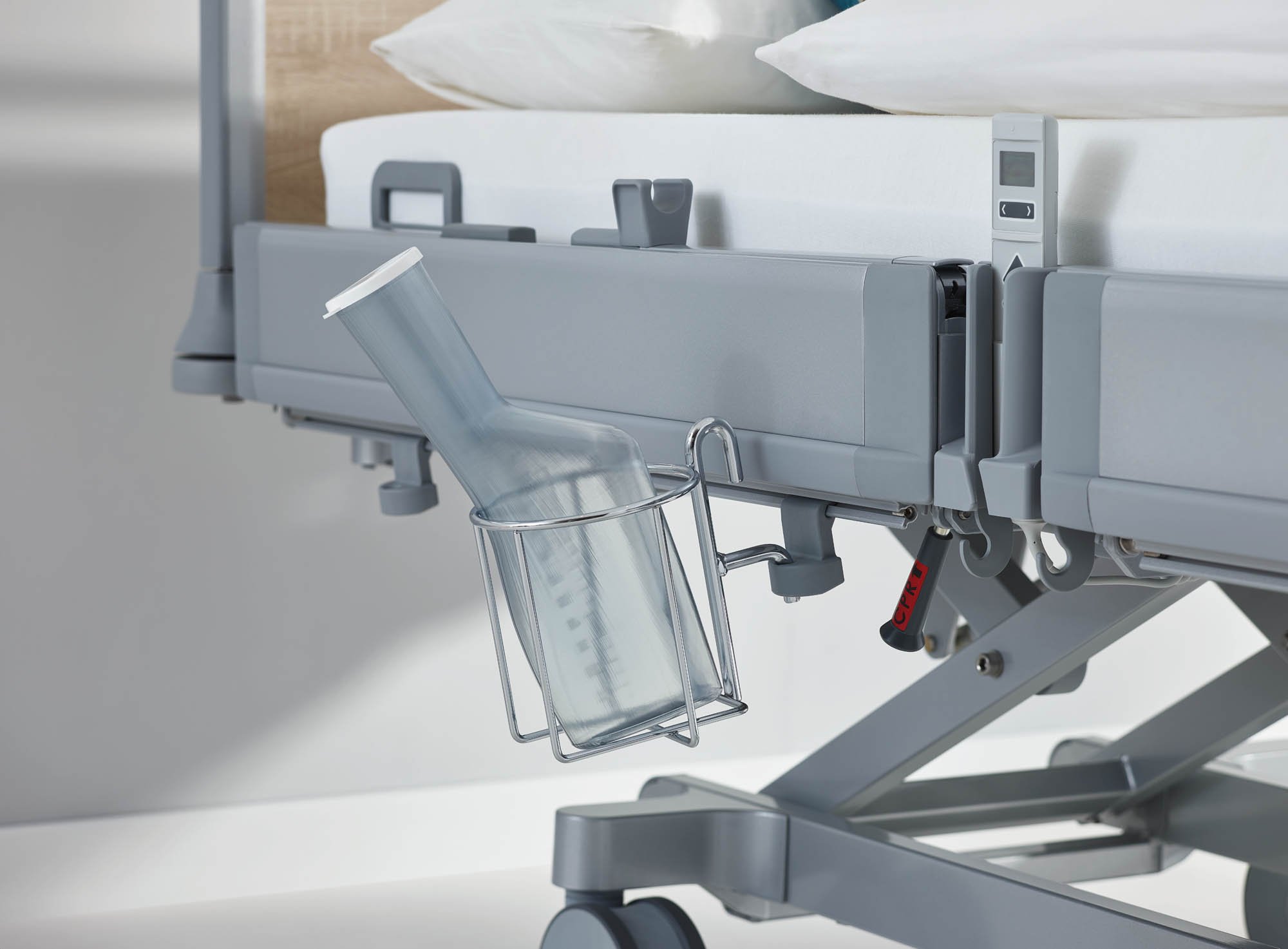 Der Urinflaschenkorb für die MultiFlex+-Seitensicherung des Puro besitzt flexible Montagehöhen.