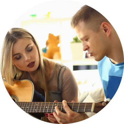 Welche Möglichkeiten bieten sich den Schülern bezüglich Auftrittsmöglichkeiten beim Gitarrenunterricht in Nürnberg bei Music Secrets?