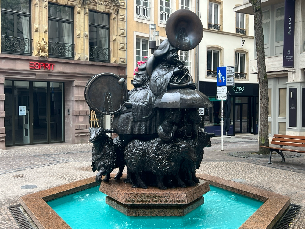 Luxemburg…