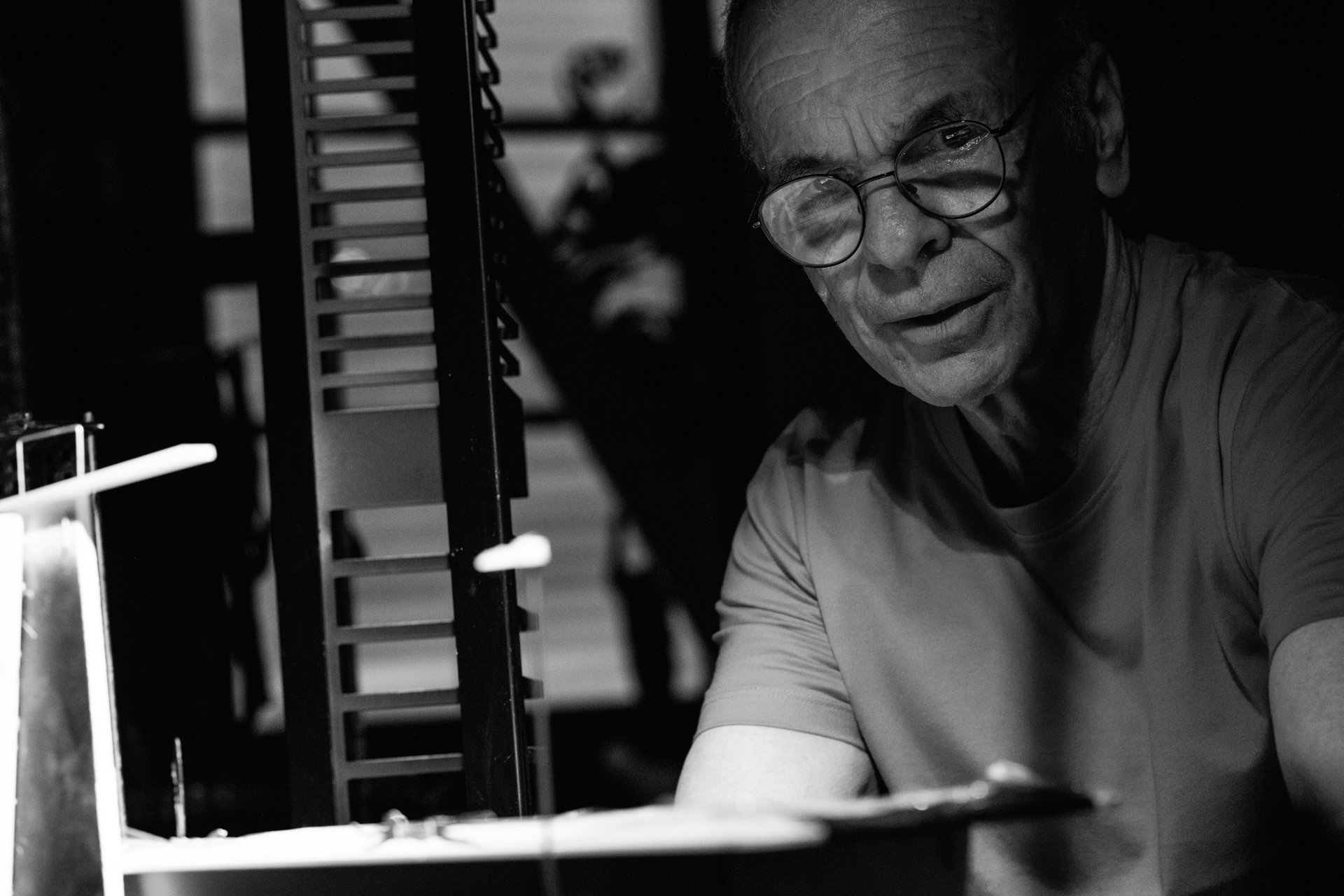 Im Atelier - an der Arbeit für "Mircos Suche nach dem Schatten“ (Foto Caroline Krajcir)