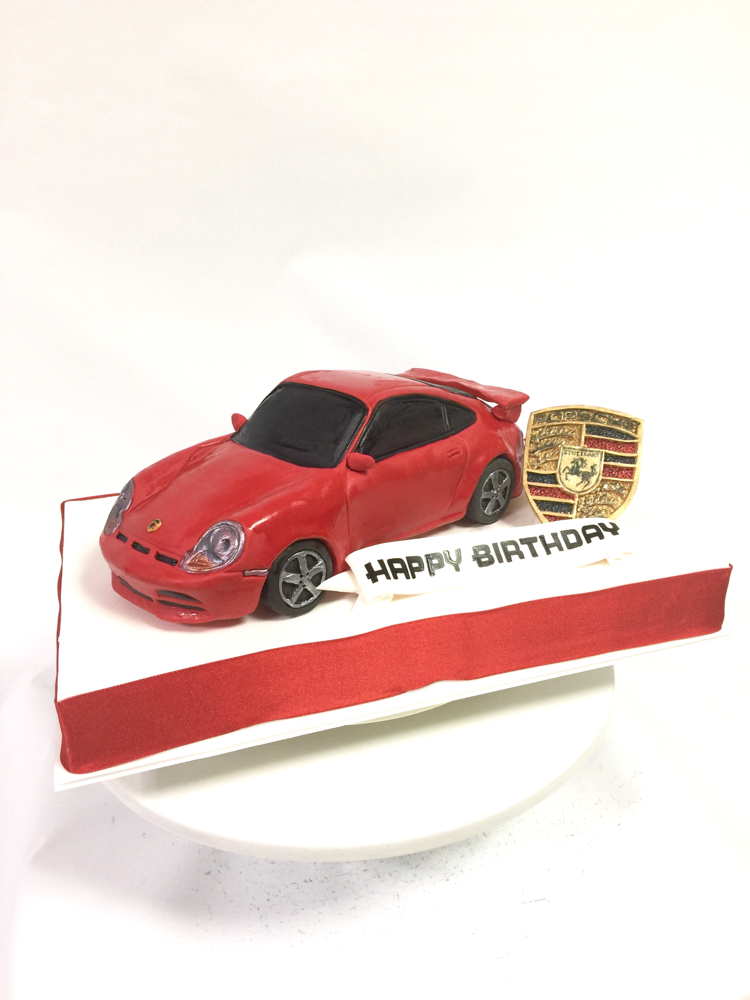 #ポルシェ #ポルシェ911 #ポルシェケーキ #エンブレム #誕生日ケーキ #高級車 #赤色 #ケーキ #porsche #porsche911 #porschegt3 #carcake #fondantcake #sculptedcake #🇯🇵