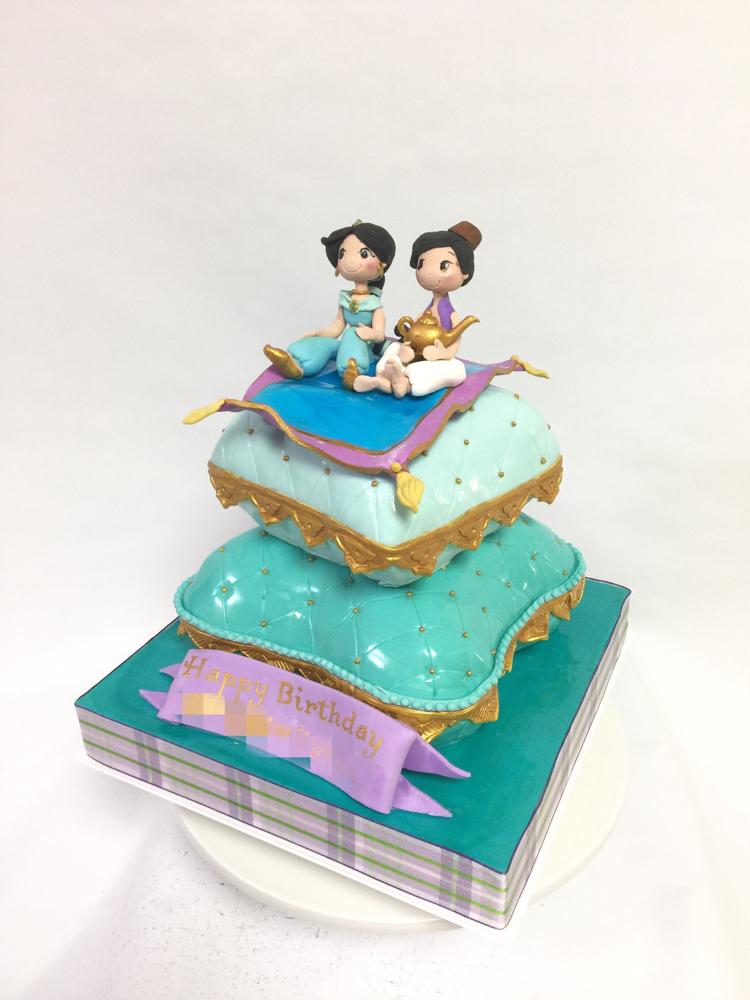 #かわいい #アラジン #クッション #2段ケーキ #ミントグリーン #パープル #aladdin #cake #birthday #cushion #kids #🇯🇵 #お母さんデザイン