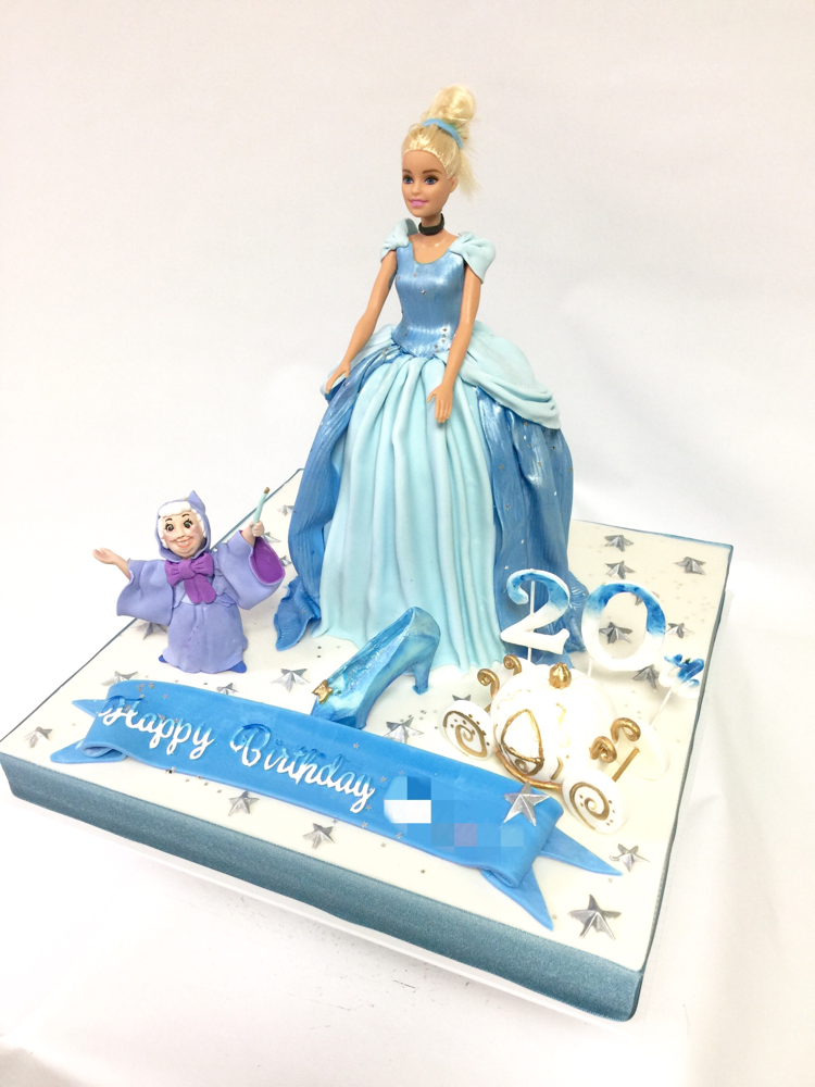 シンデレライメージのドレスケーキ👗 #シンデレラ #ガラスの靴 #かぼちゃの馬車 #おばあちゃんの妖精 #妖精 #妖精の老婆 #フェアリーゴッドマザー #魔法の呪文 #ビビディバビディブー #舞踏会 #ドレス #誕生日ケーキ #fairy #fairygodmother #cinderellacake #cinderelladress #cinderellagirls #cinderella #cinderellashoes #fondantcake #fondantfigure #pateasucre #sekerhamuru #pastadizucchero #🇯🇵