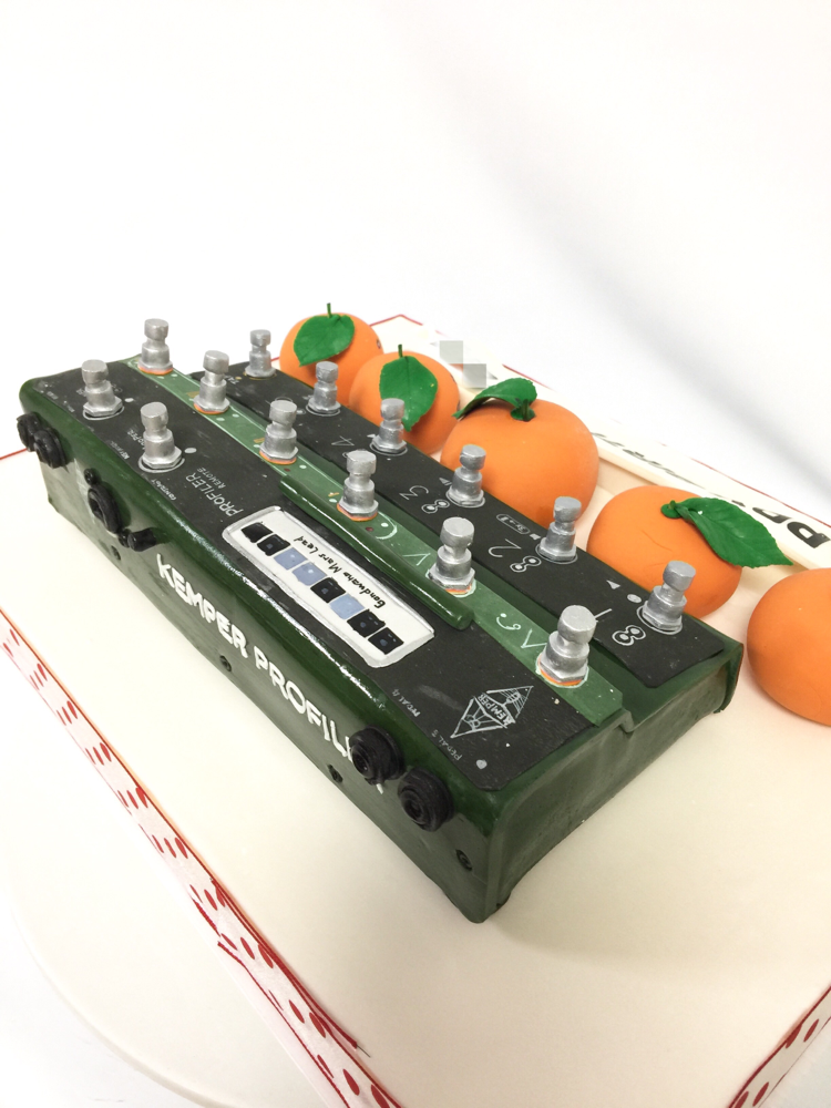 #kemperprofiler #kemper  #cake #ケンパー #音楽 #機材 #プロファイリング #ギター #ギターアンプ #誕生日ケーキ #機械 #バンド #kemperprofilingamp #kemper #fondantcake #music #musiccake #guitar #guitarist #birthdaycake #guitaramp #audioengineering #pateasucre #sekerhamuru #pastadizucchero #🇯🇵 #🎼