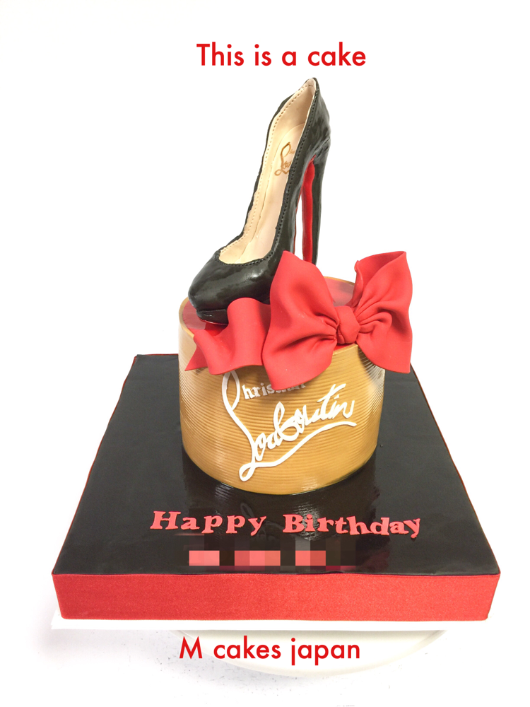 ルブタン風ケーキ✨✨✨ #ルブタンケーキ #ハイヒール #ファッション #女子 #louboutin #louboutincake #japan #赤 #黒 #かっこいい #shoecake #fashion #fashioncake #fondantcake #誕生日ケーキ