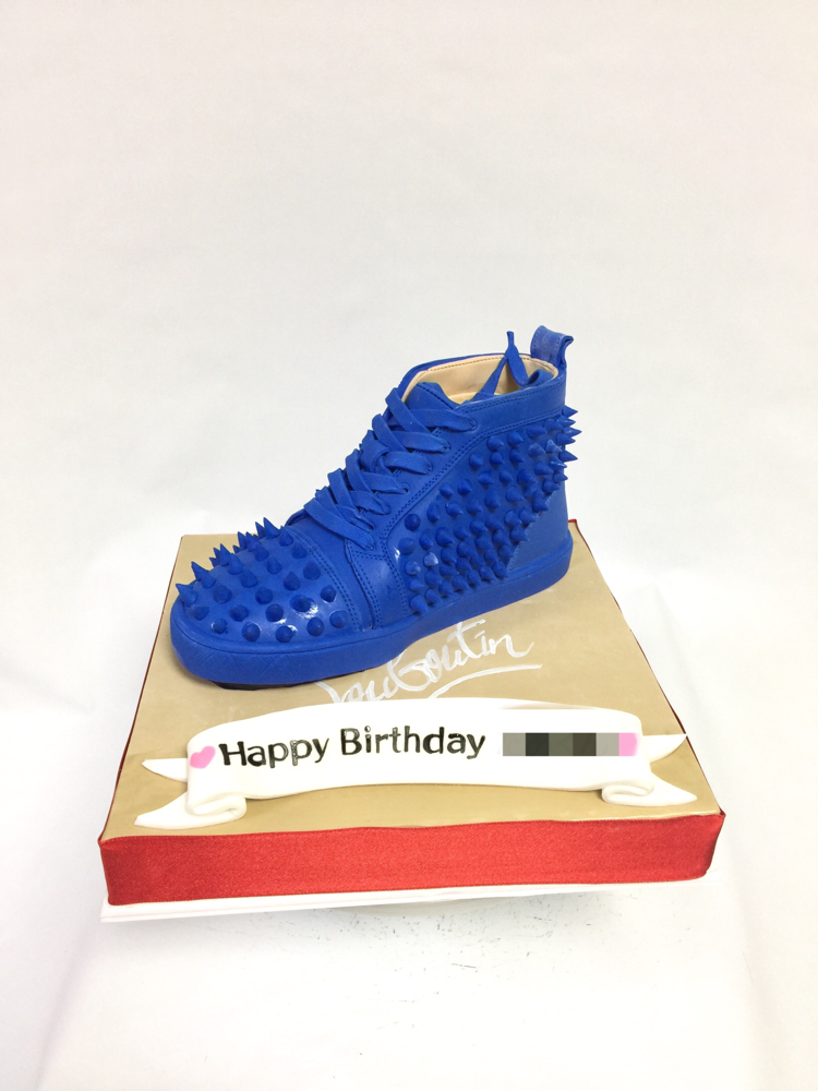 ルブタンブルースニーカー✨🎂 #スニーカー #ルブタン #とげとげ #ケーキ #ブルー #ルブタンケーキ #誕生日ケーキ #kicks #sneakers #louboutin #louboutincake #sneakercake #kickstagram #cake #gateau #torta #taarten #ケーキ #handmade #sweets #🇯🇵