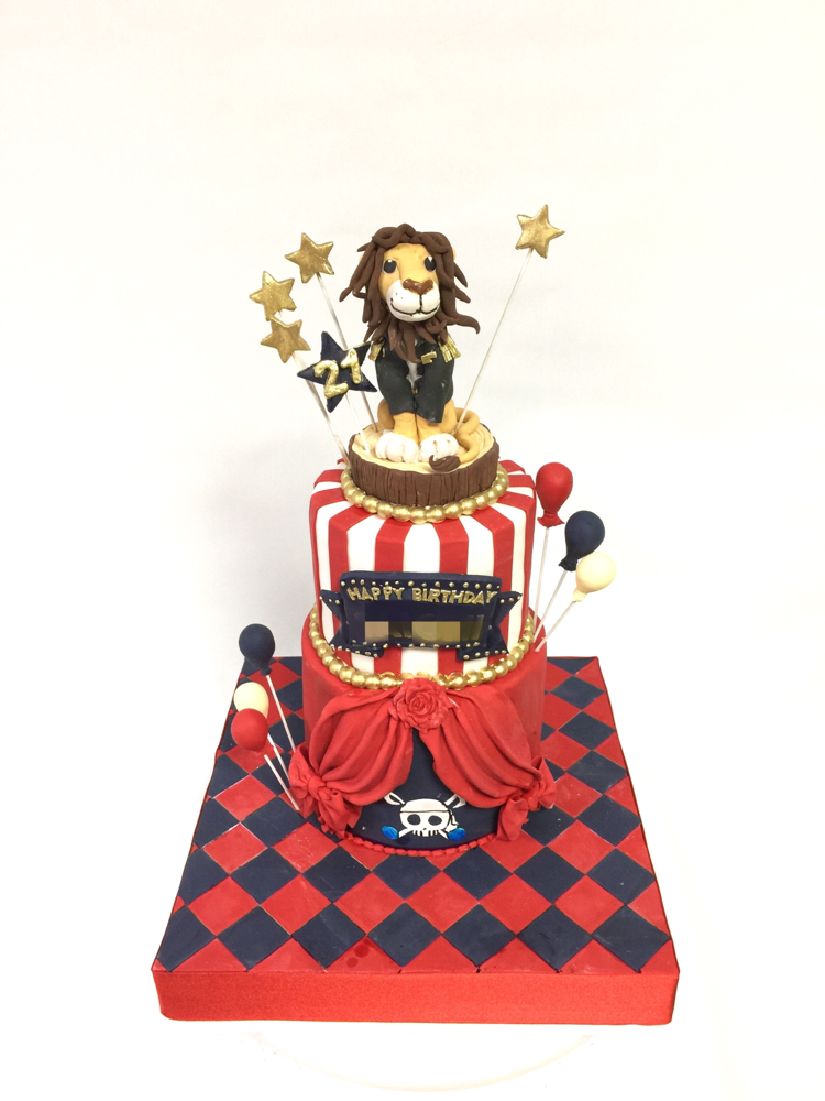 #サーカス #🎪 #イメージ #2段ケーキ #ライオン #衣装 #ライブ #誕生日ケーキ #赤 #紺 #白 #手しごと #手作業 #handmade  #Lion #circus #circuscake #fondantfigure #fondantcake #bdcake #pateasucre #pastadizucchero #sekerhamuru #🇯🇵 #Japan
