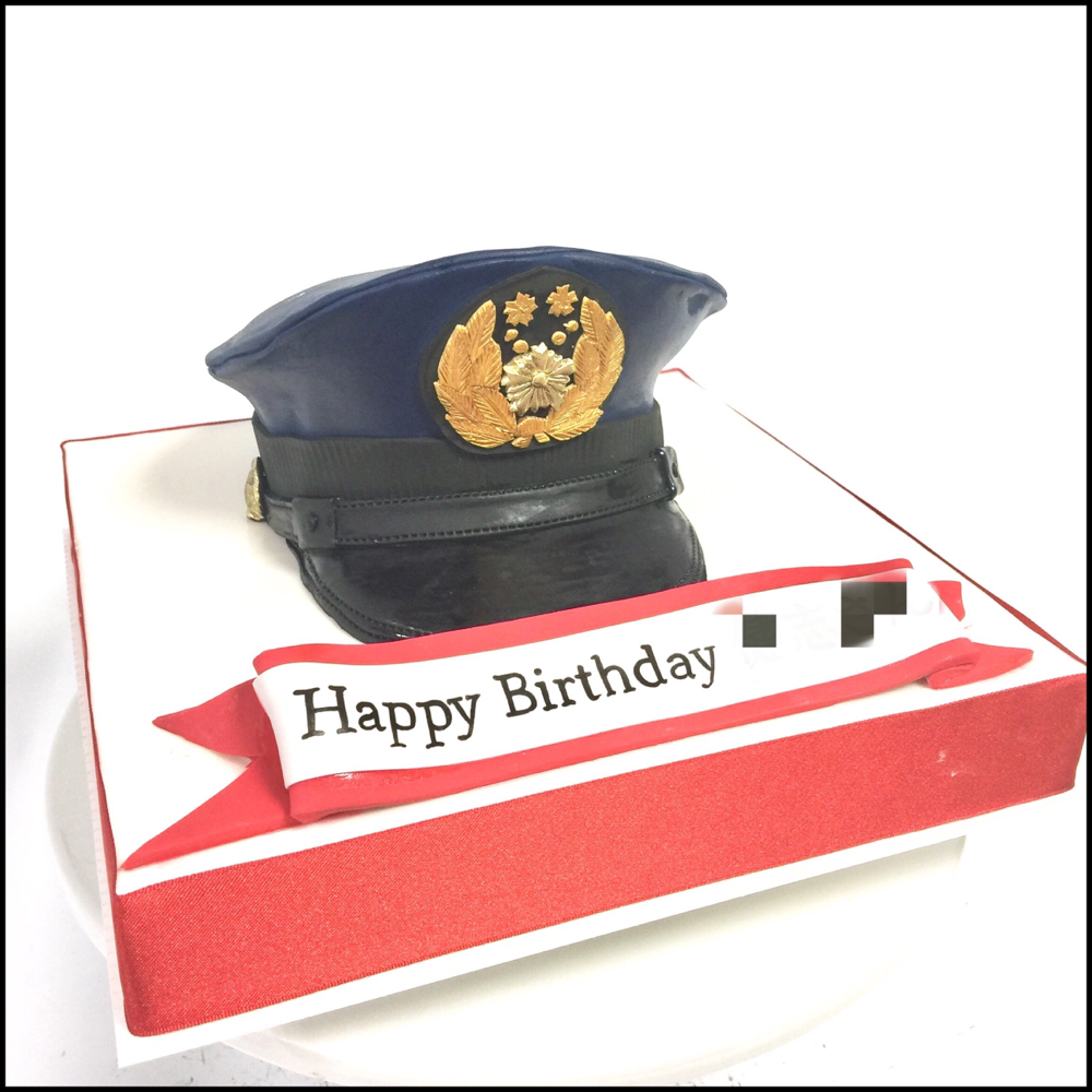 警察官帽子型ケーキ🎂  #日本 #警察 #警察官 #お仕事 #警察帽子 #ケーキ #誕生日ケーキ #police #japanesepolice #policehat #hat #japan #uniforms #policeuniform #gateau #pateasucre #cakestagram #cake #policecake #fondantcake #japanmade #japanesemade