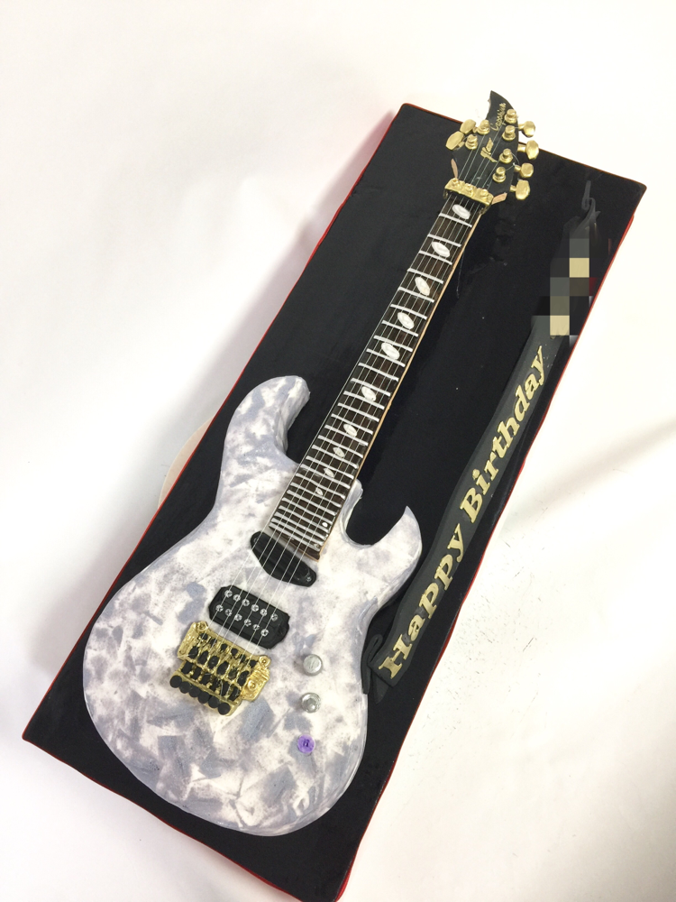 キャパリソン・ギター 型ケーキ🍰 #キャパリソン #ギター #バンド #ギターリスト #誕生日ケーキ #音楽 #楽器 #エレキギター #ケーキ #caparison #caparisonguitars #guitarcake #guitar  #band #guitarist #music #Instrument #musiccake #gateau #torta #cake #japanesemade #🇯🇵