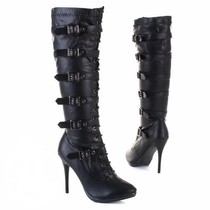 Stiefel mit Schnallen