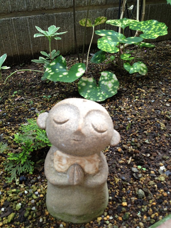庭のお守り