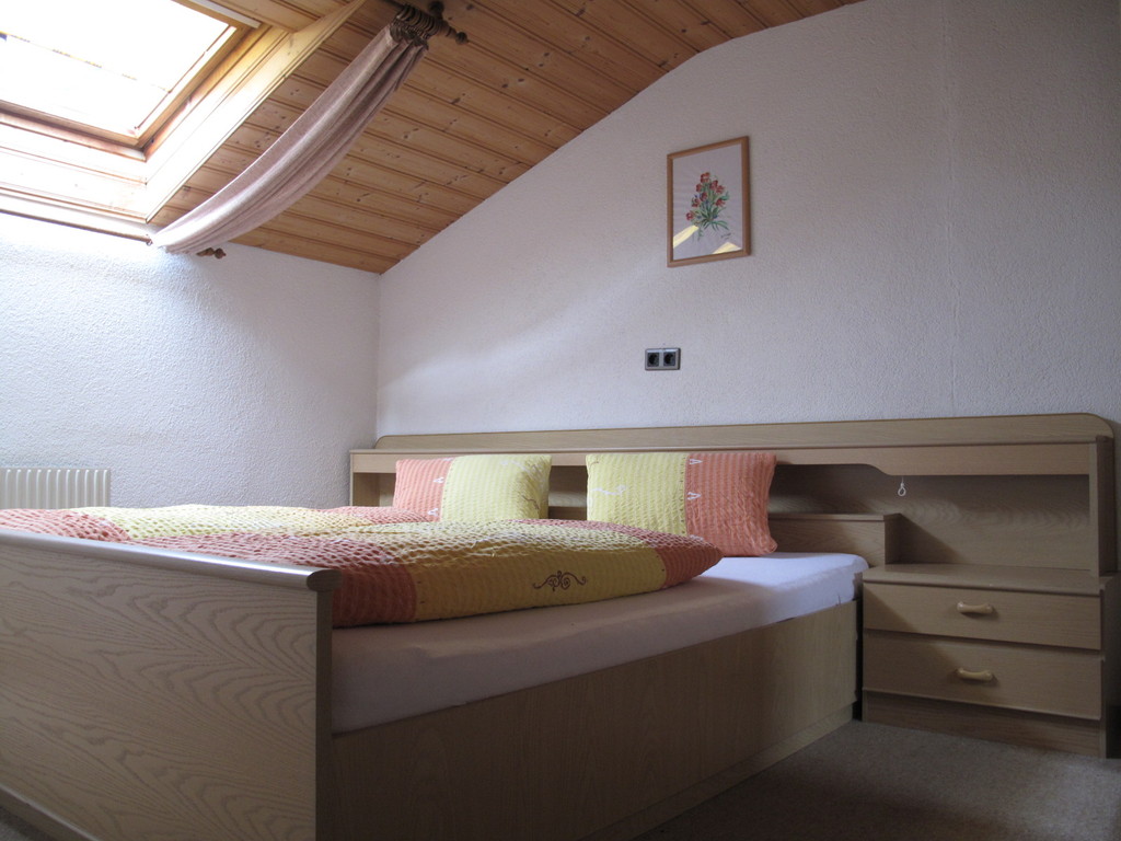 Hoamatl Pfunds Schlafzimmer große Wohnung im zweiten Stock