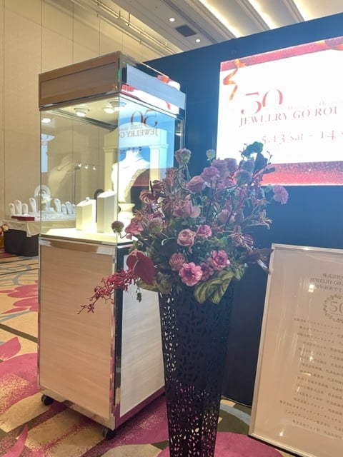 招待状のイメージで装花を作っていただきました。