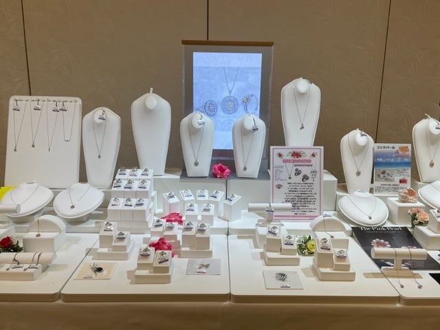 カラーダイヤモンドも引き続き人気です。