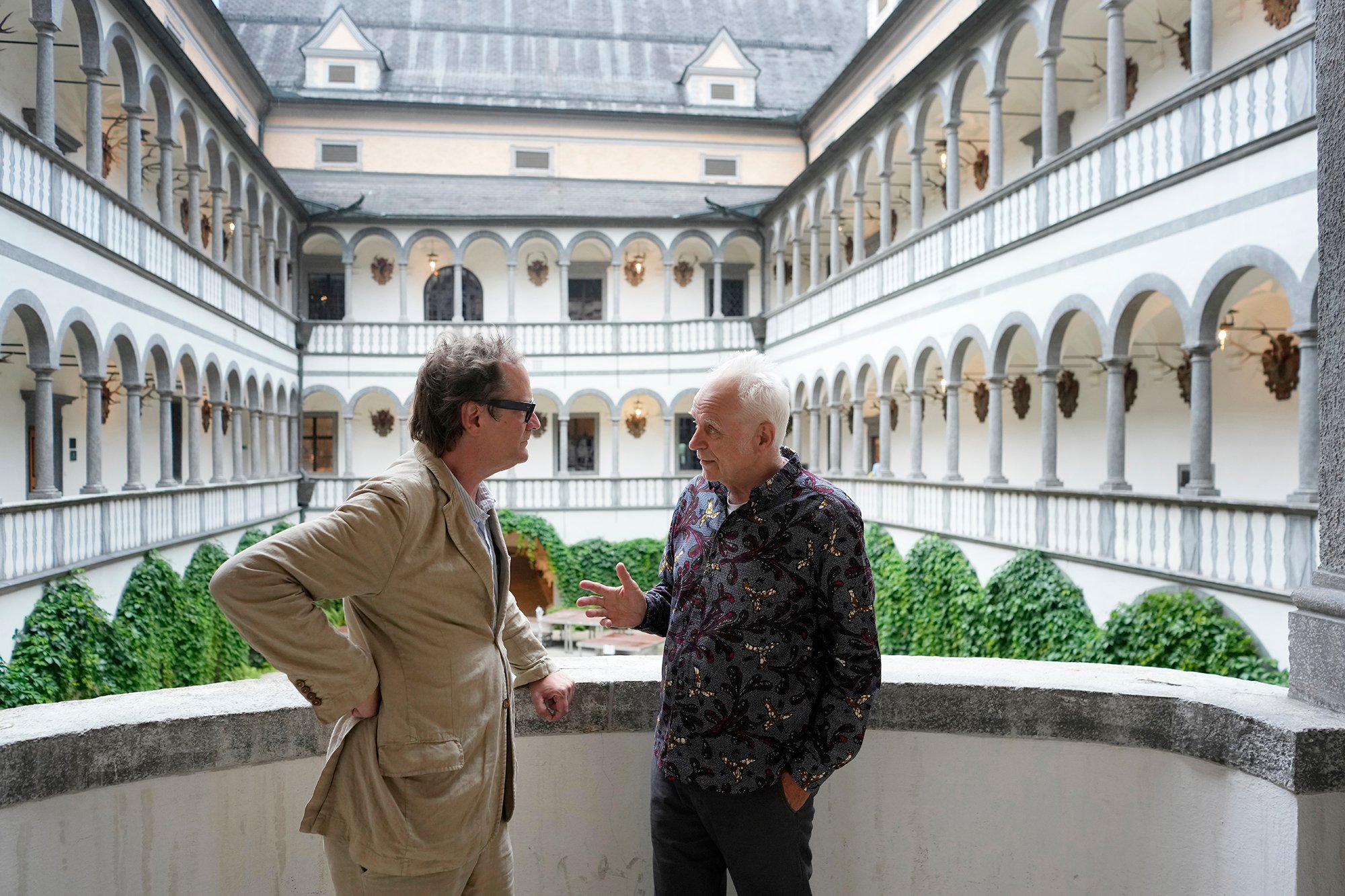 Intendant Norbert Trawöger im Gespräch mit Festredner Kurt Palm © Reinhard Winkler
