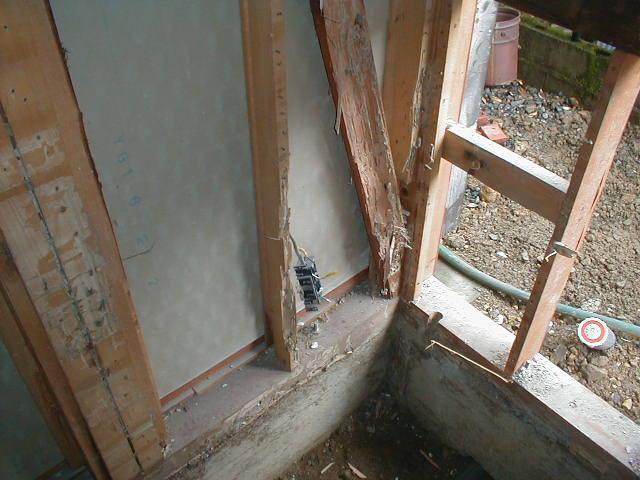 木部土台、筋違、間柱 被害