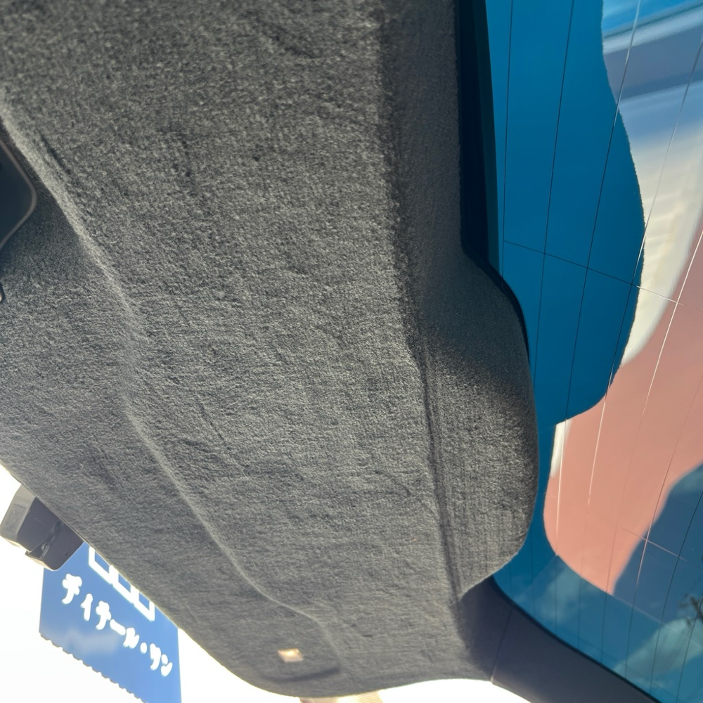 VOLVO　V60　カーフィルム施工　WINCOS　GY-3IR　リアゲート内張のケバケバ