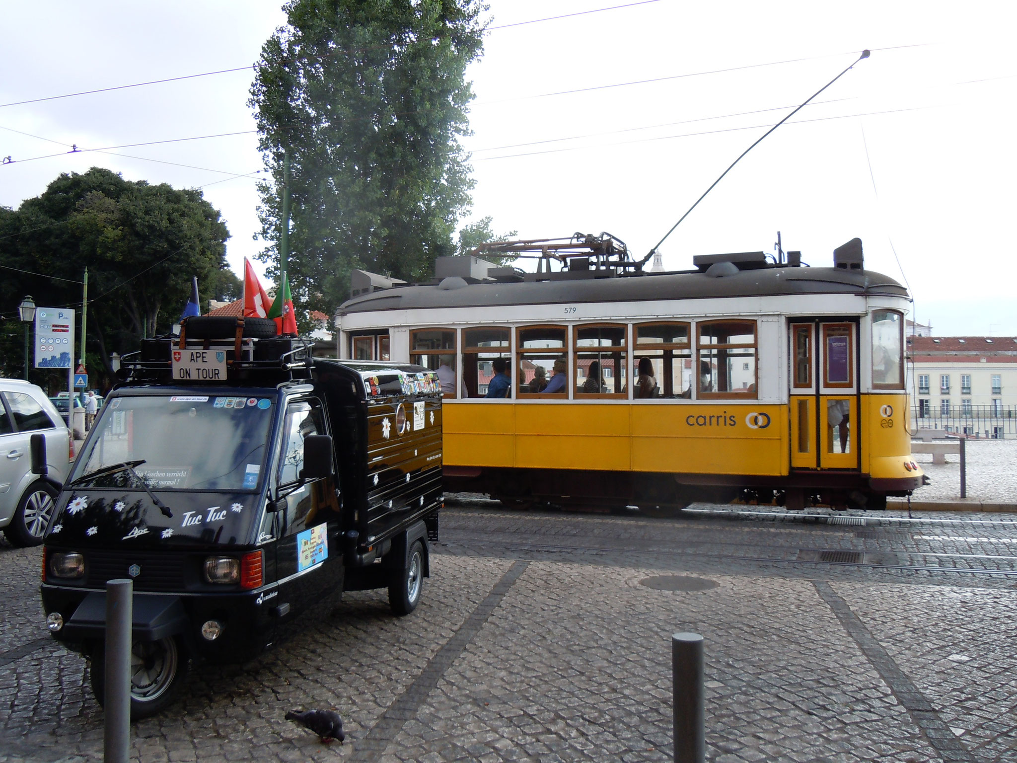 Ape on tour, in Lissabon, Portugal