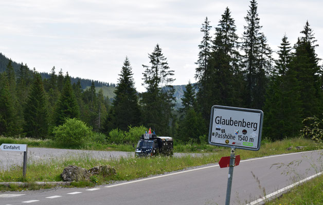 Ape on tour auf dem Glaubenbergpass