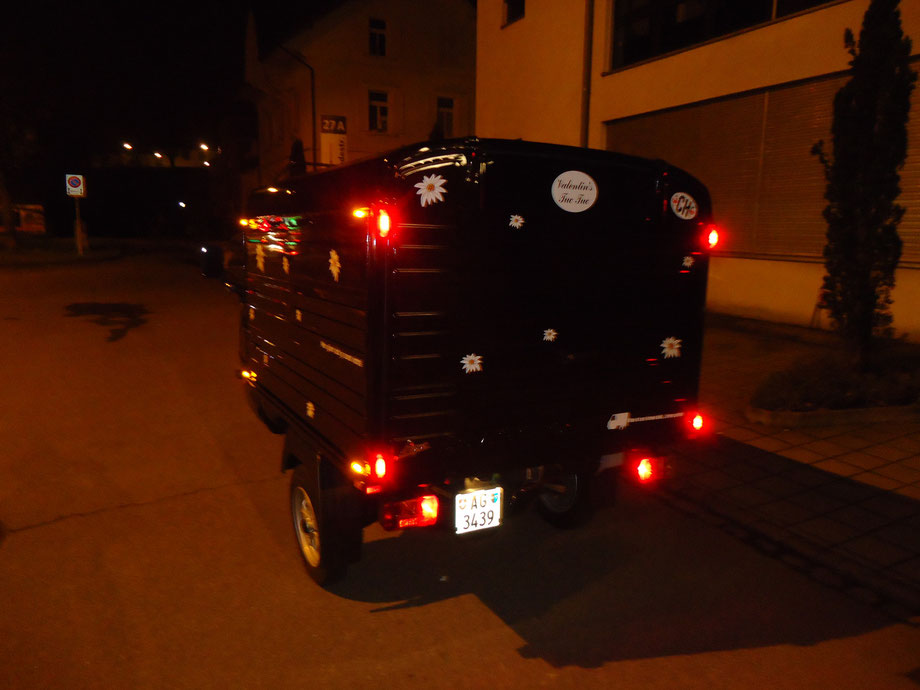 Nachrüstung Positionslichter an Ape TM