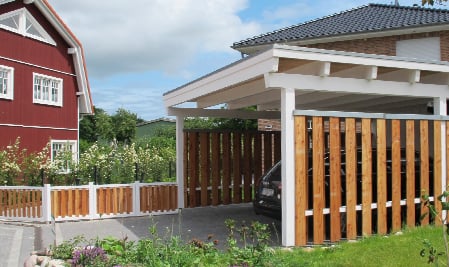 Carport mit Zaun