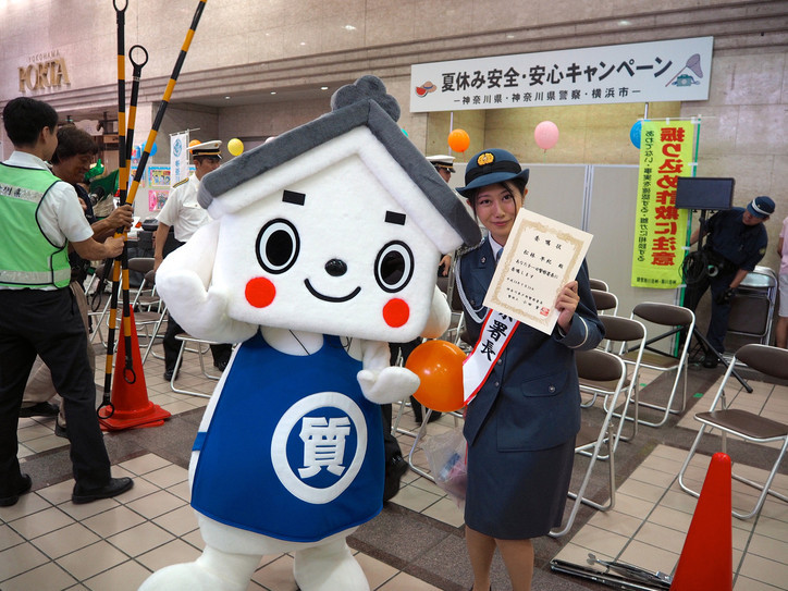 一日署長の松林早紀さんと２ショット