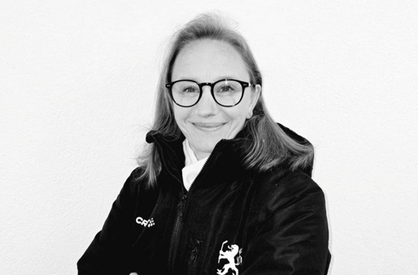 Damen-Nati in Damenhand