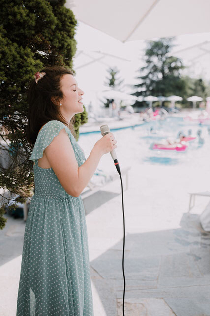 Sängerin Alma Cilurzo Bürgenstock Resort Sängerin Hotel Pool Party Mid Summer