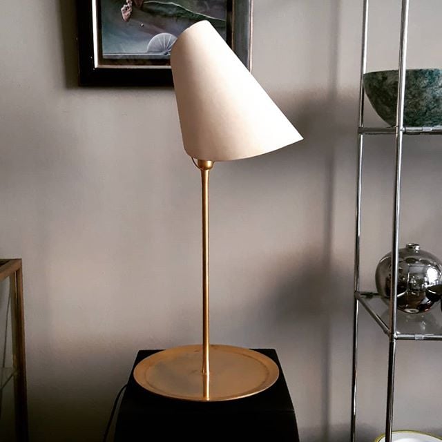 Lampada da tavolo "La lune sous le chapeau" disegnata da Man Ray per Sirrah anni '70 