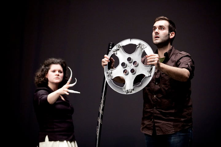 En répétition, Tourterelle (Stéphanie Pothier) et Chérot (Sylvain Paré), avec l'armure en mille miroirs... temporaire!