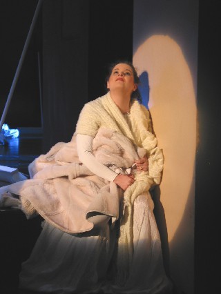 Salome (Stéphanie Pothier) : Wie gut ist's, in den Mond zu sehn.