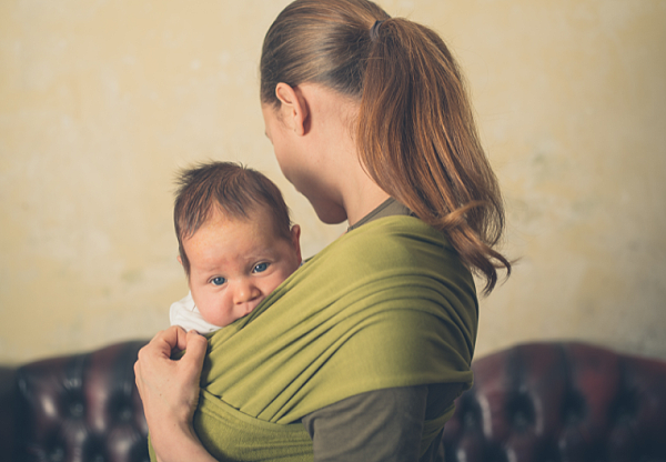 Ein Plädoyer für ein sinnvolles Tragen von Kindern.