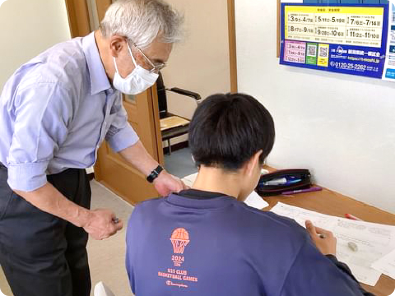 【写真】学習塾｜高校生コースの授業の様子｜学習教室スタジアス