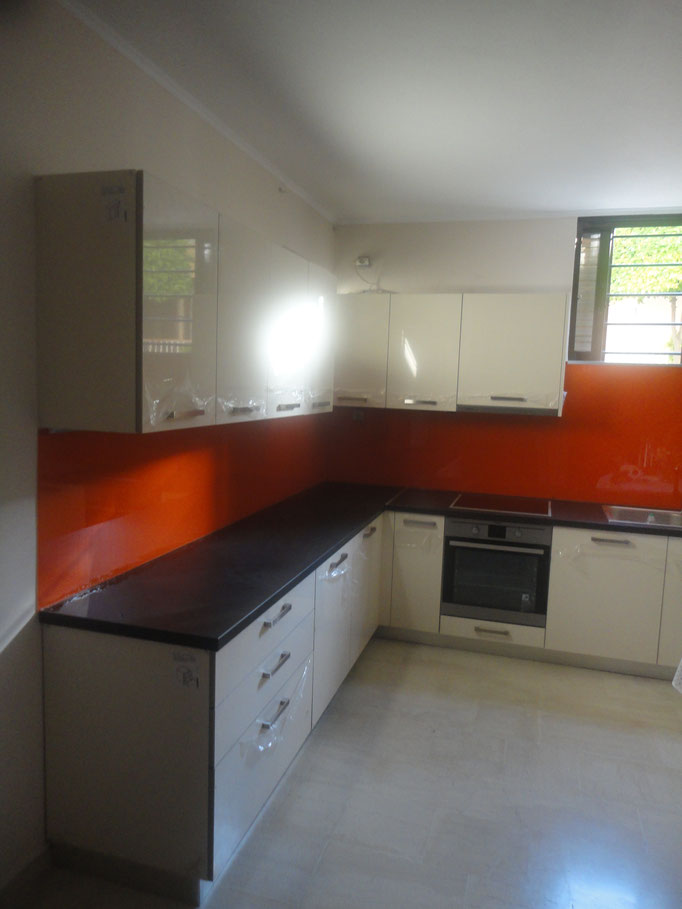 χρώμα και σχέδιο στο γυαλί της κουζίνας ιορδανίδης glassworks Αργυρούπολη