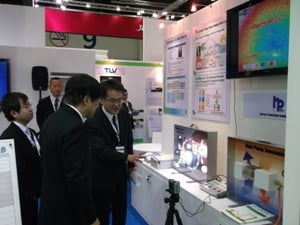 エネ庁長官　JASE-Wブース視察