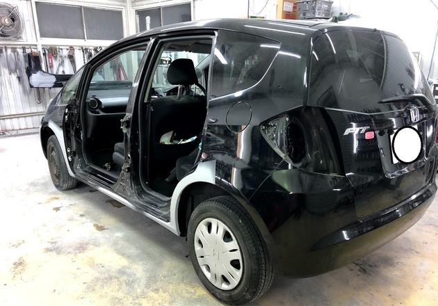 ドアをはずしての作業中です。