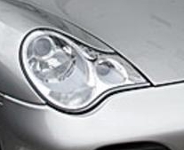 純正でも独特なスタイルのヘッドライトです。