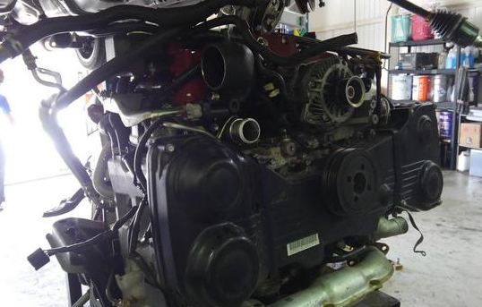 エンジンを降ろし点検をしていきます。