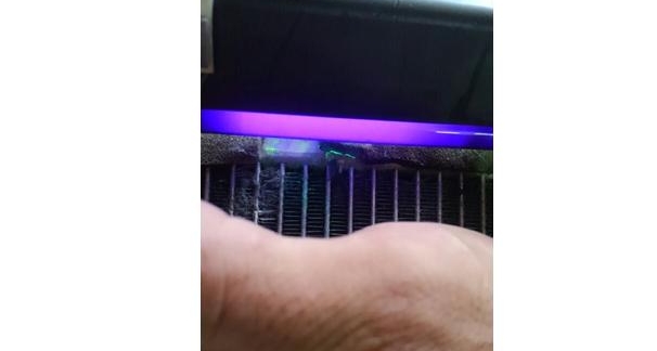 ひび割れ、ガス漏れが確認できます。