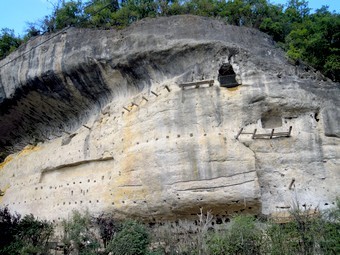 habitat troglodyte, grottes du roque de Cazelle
