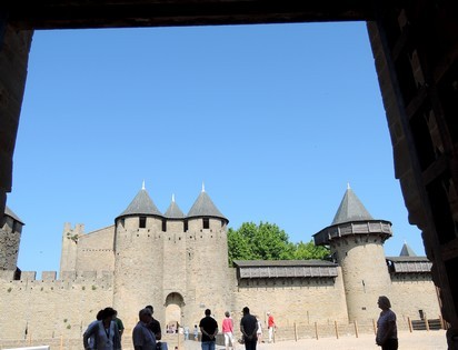L'entrée au château comtal est dégagée.