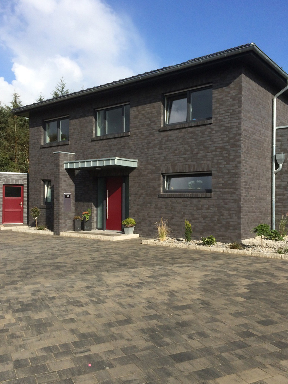 Blechverkleidung und Regenrinne