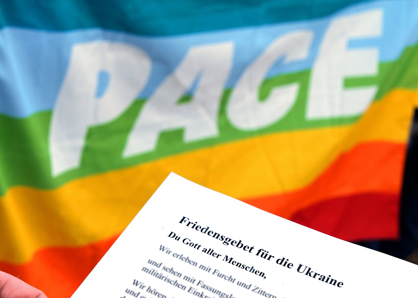 Kirchen erinnern mit Friedensläuten und -gebet an Kriegsbeginn, Opfer und Friedensstifter