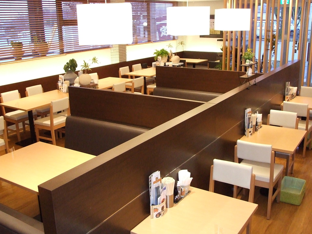 お一人様でも大人数でもゆっくりとお座りいただけます